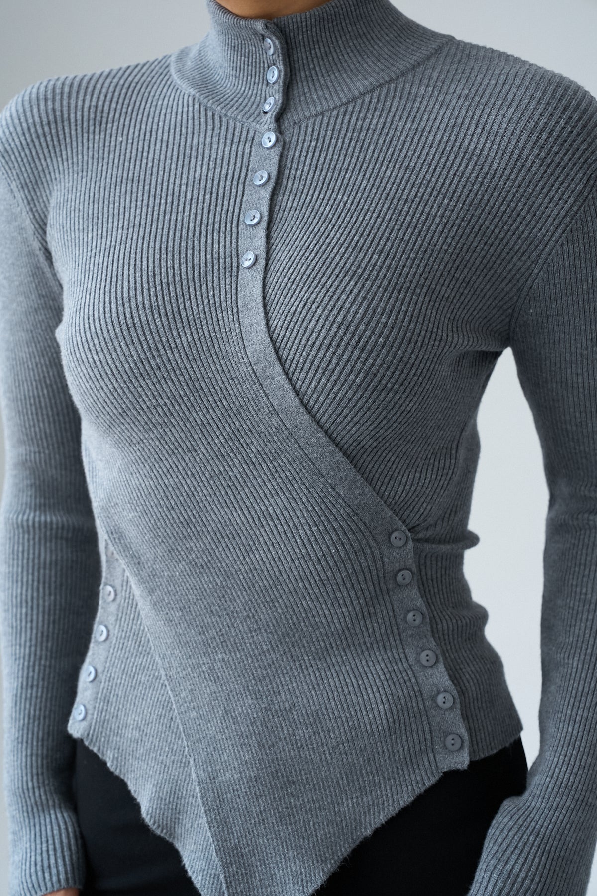 Kadın Asimetrik Düğmeli Triko Kazak