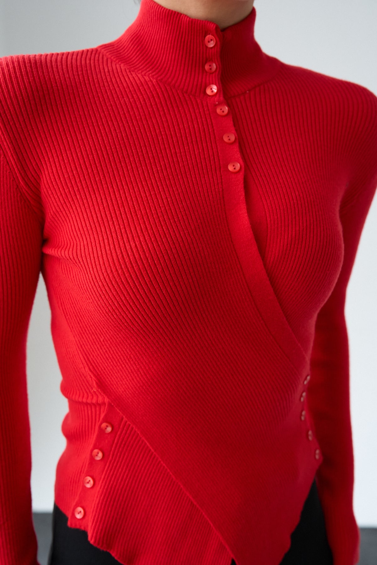 Kadın Asimetrik Düğmeli Triko Kazak