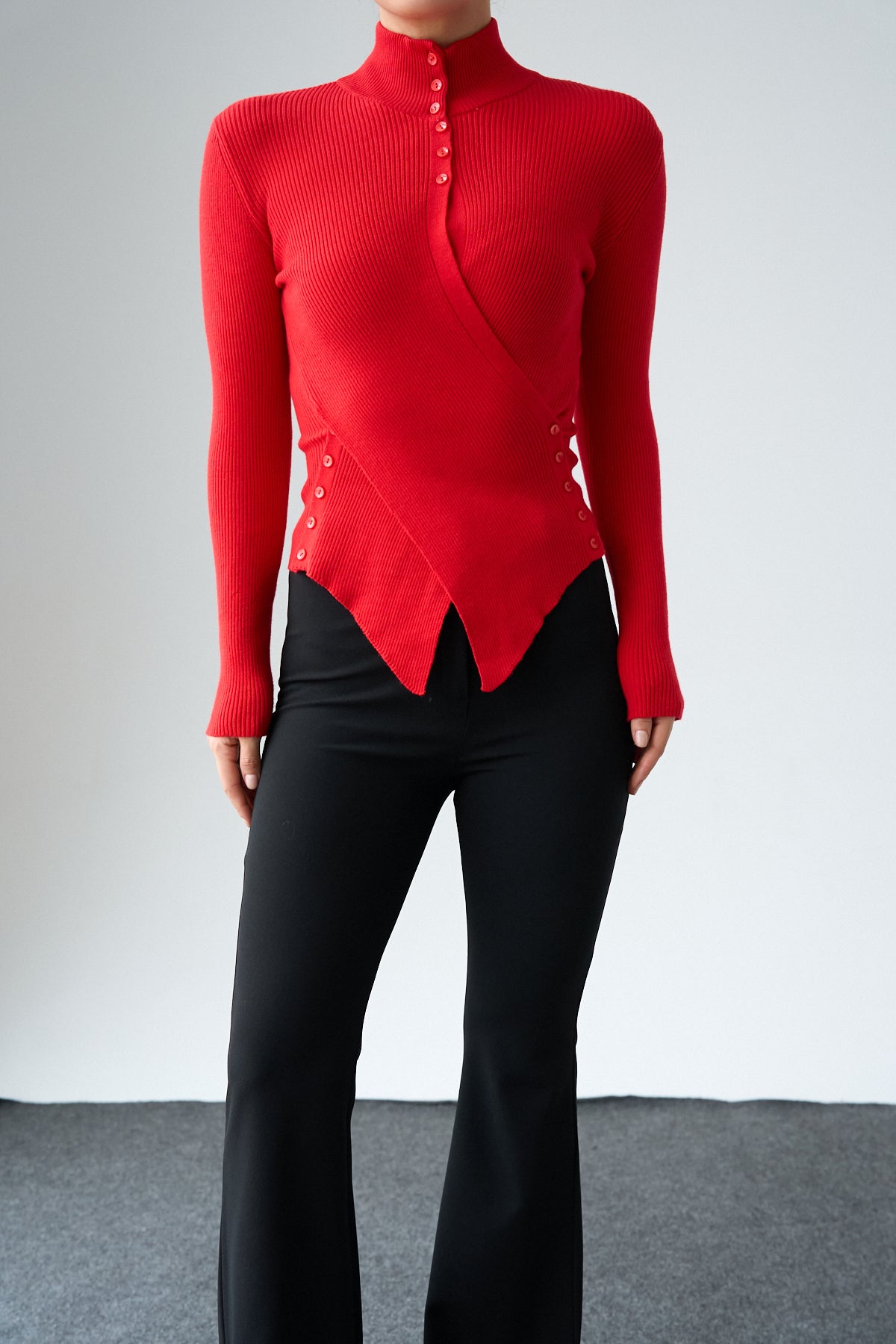 Kadın Asimetrik Düğmeli Triko Kazak