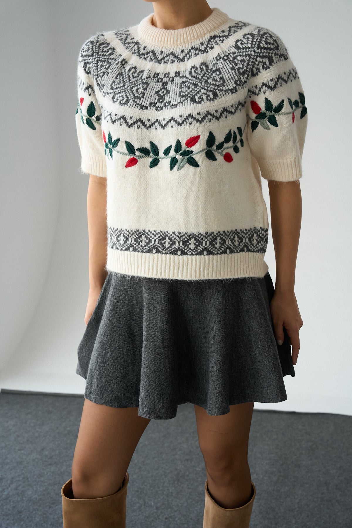 Kadın Krem Bisiklet Yaka Kısa Kollu Jakar İşlemeli Kazak