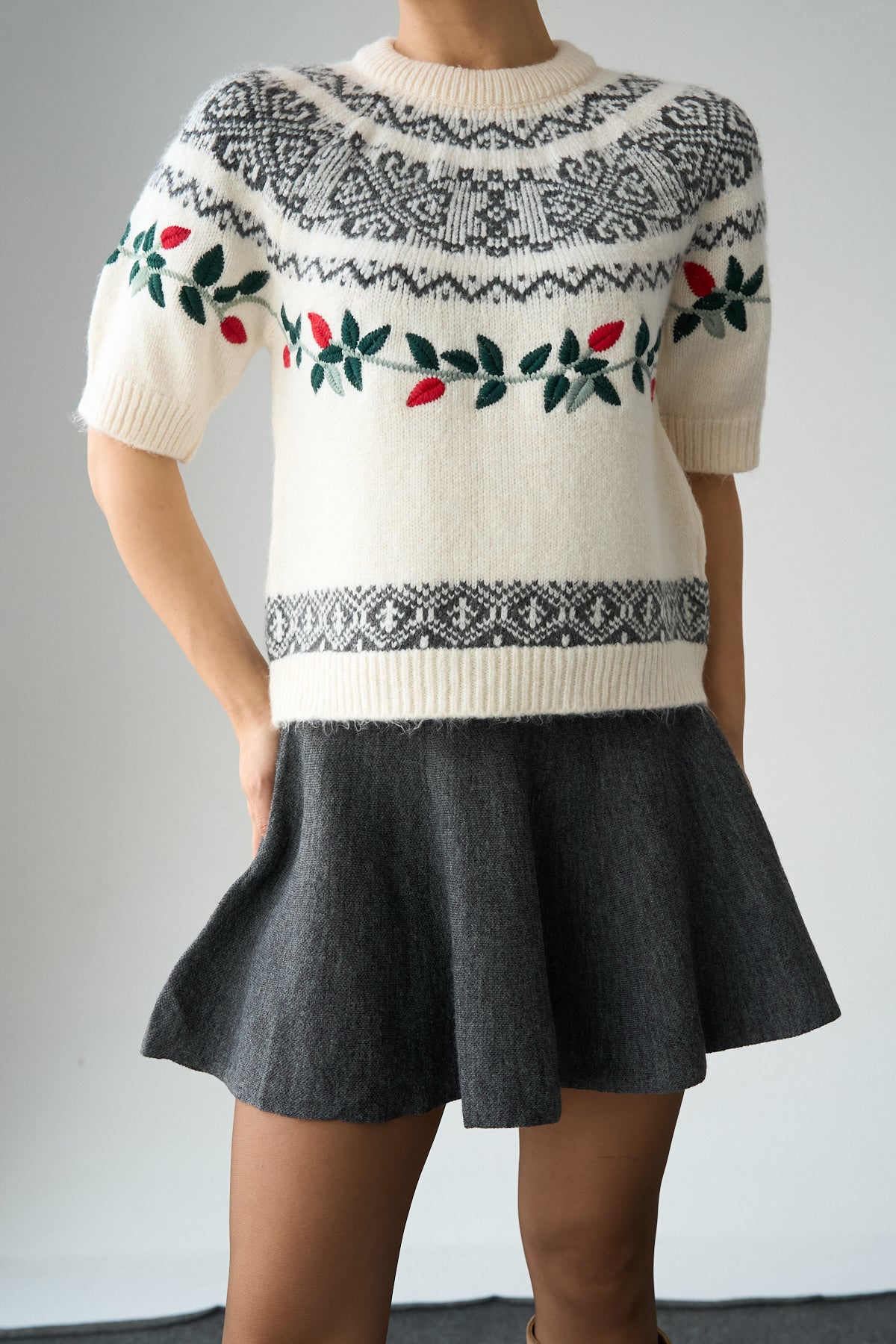 Kadın Krem Bisiklet Yaka Kısa Kollu Jakar İşlemeli Kazak