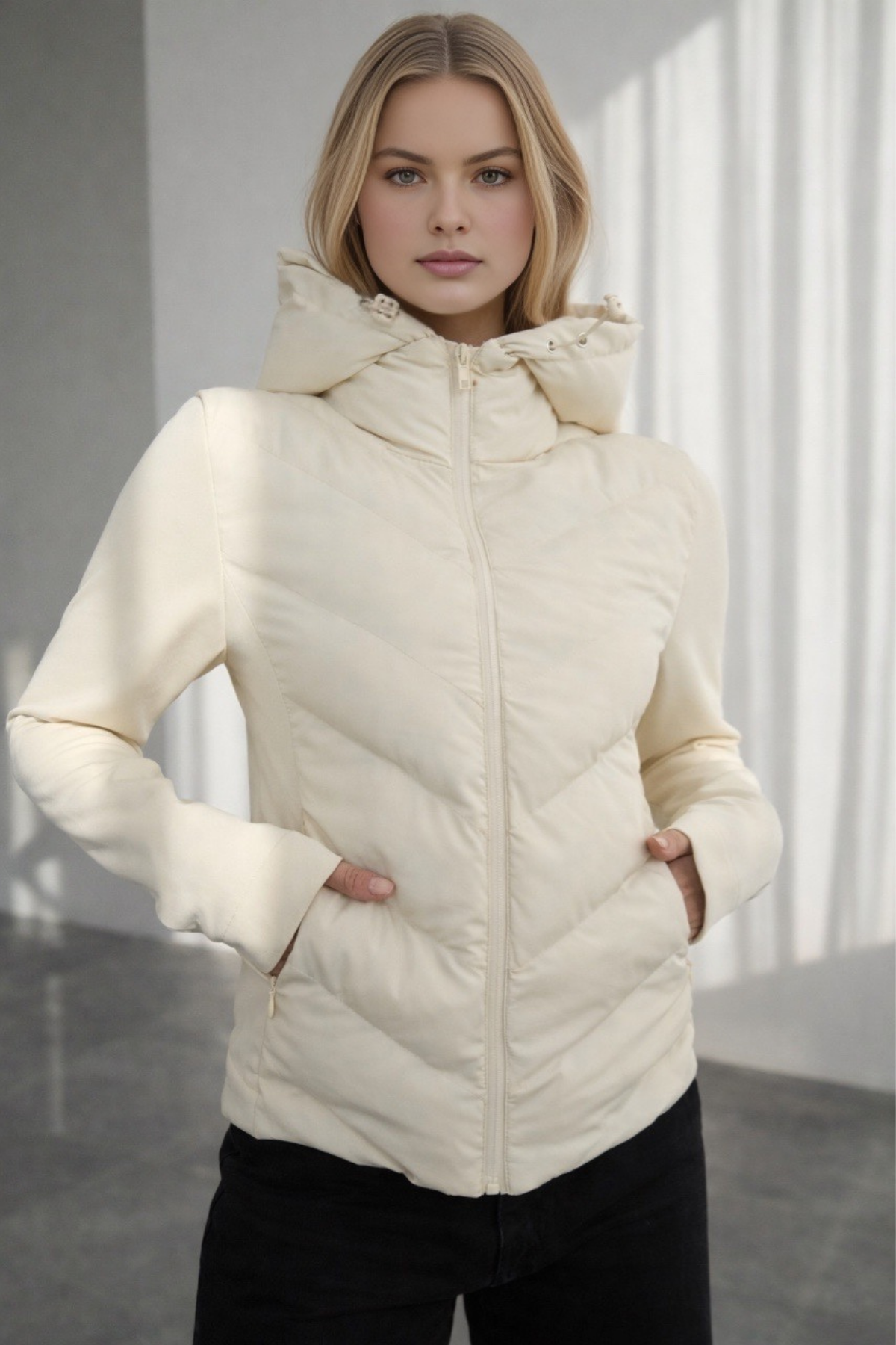 Kadın Kapüşonlu Şişme Mont