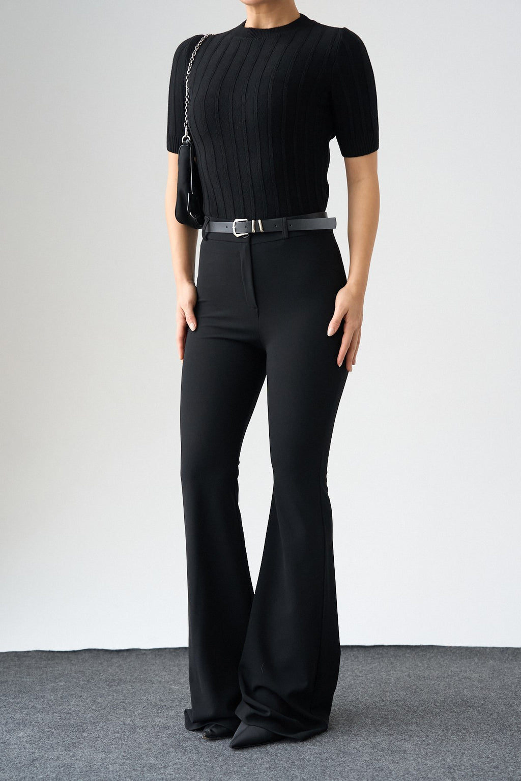 Kadın Siyah Kemerli İspanyol Paça Push Up Pantolon