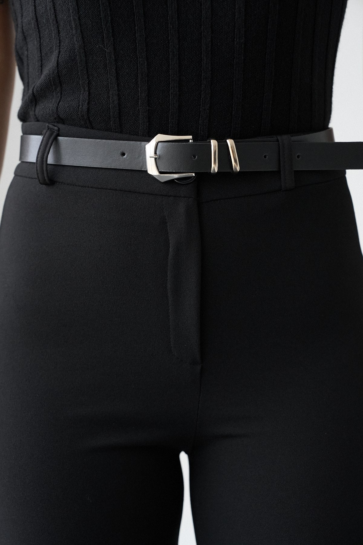 Kadın Siyah Kemerli İspanyol Paça Push Up Pantolon