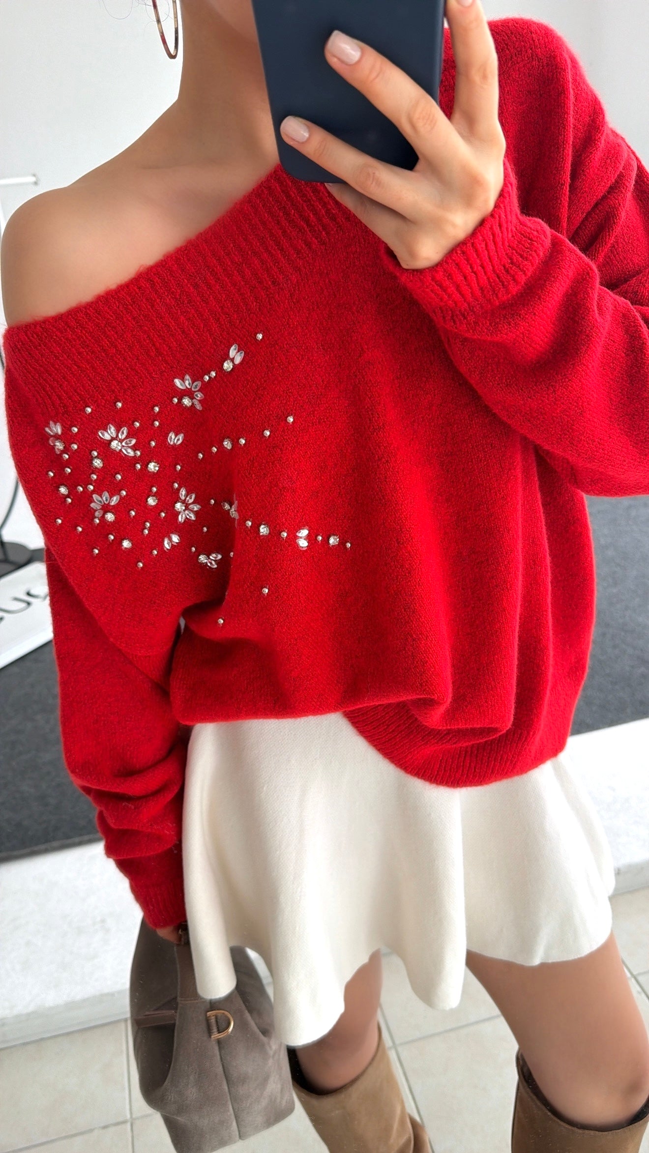 Kadın Kırmızı Kayık Yaka Taş Nakış İşleme Detaylı Kazak