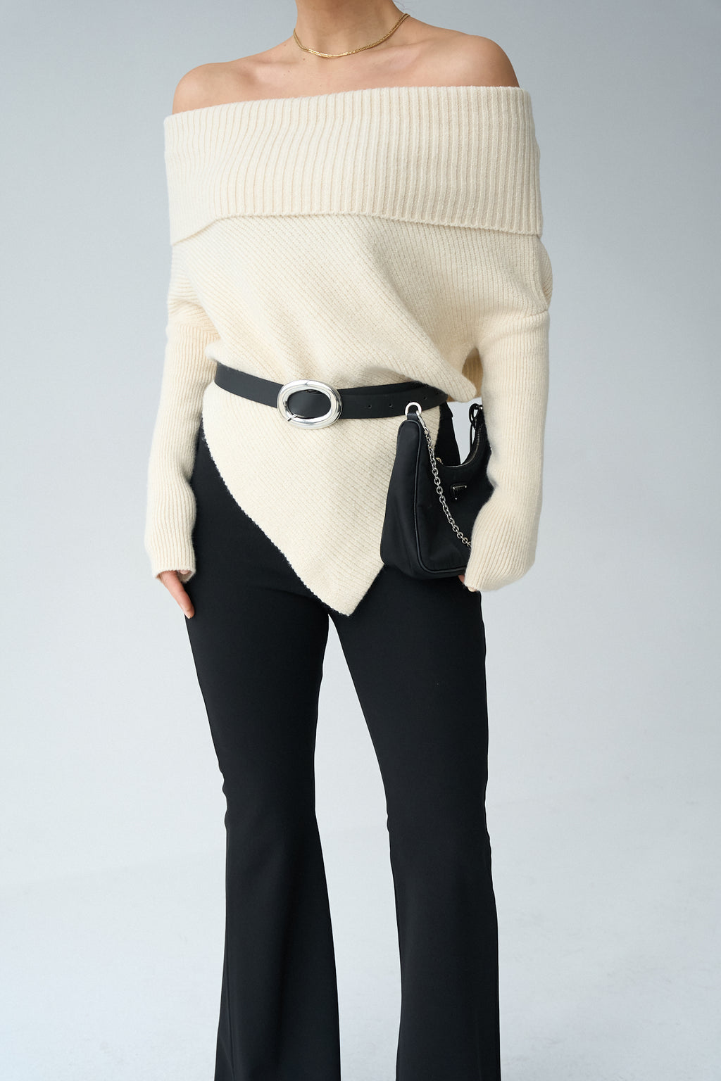 Kadın Madonna Yaka Üçgen Kesim Kazak