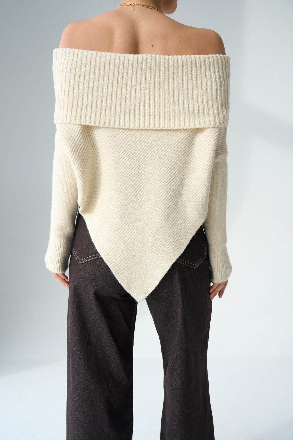 Kadın Madonna Yaka Üçgen Kesim Kazak