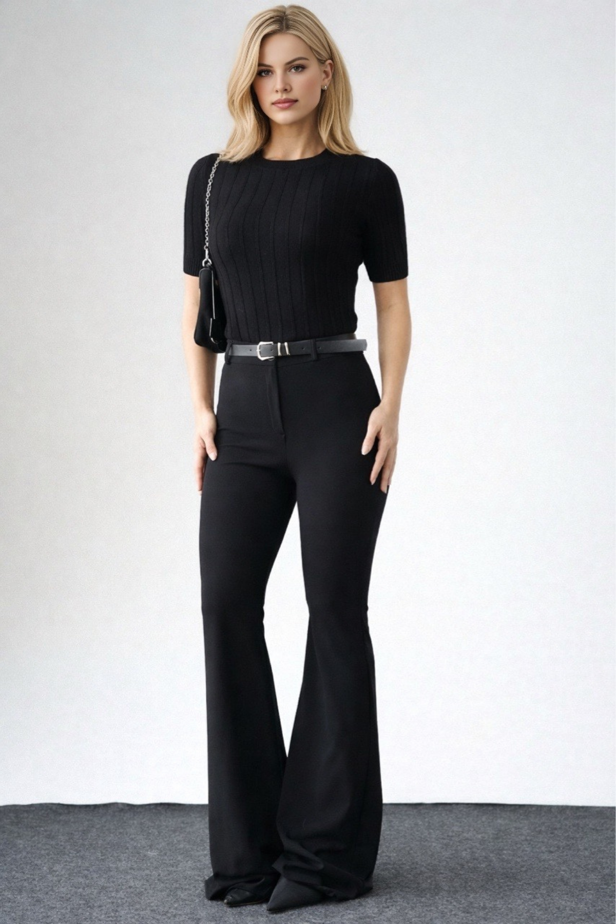 Kadın Siyah Kemerli İspanyol Paça Push Up Pantolon