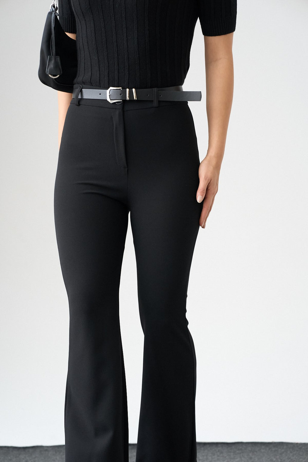 Kadın Siyah Kemerli İspanyol Paça Push Up Pantolon