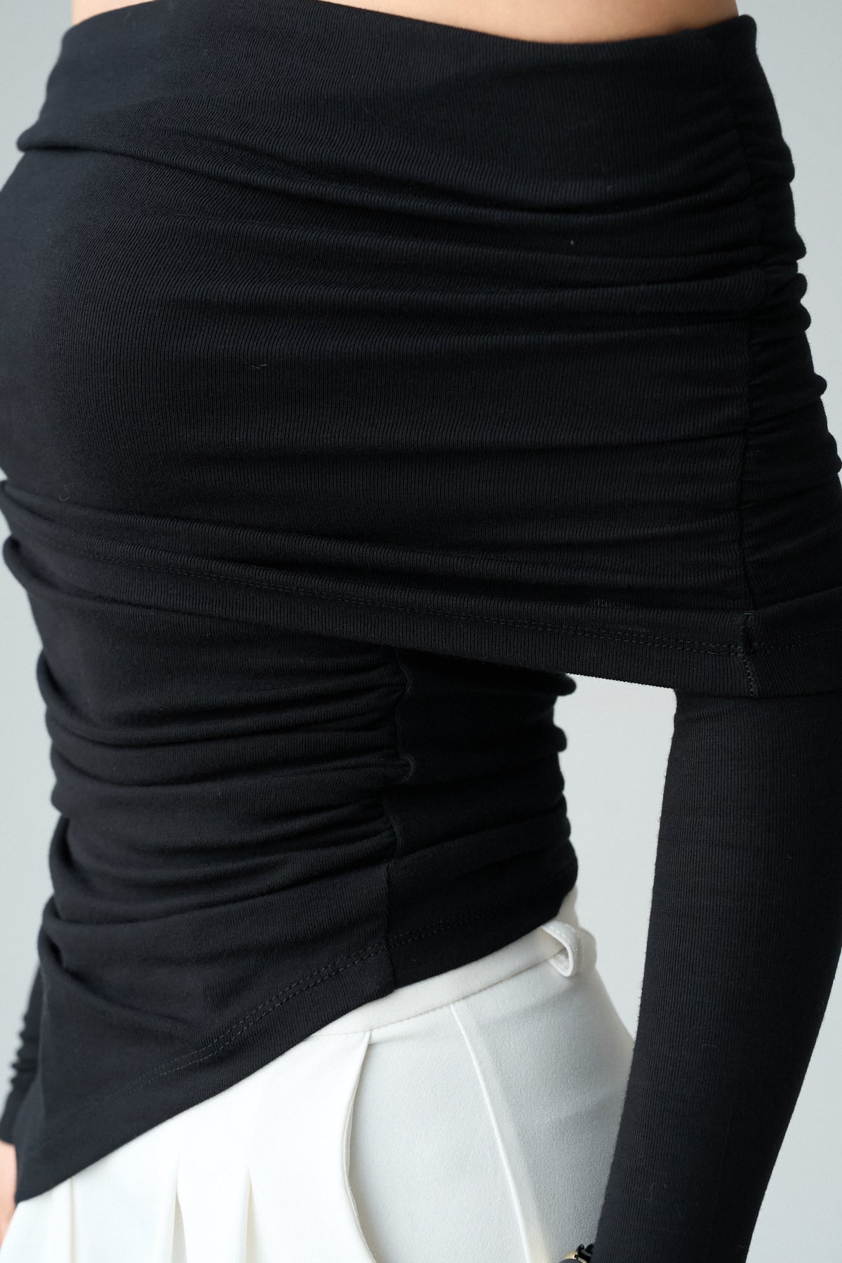 Kadın Madonna Yaka Asimetrik Kesim Büzgülü Bluz